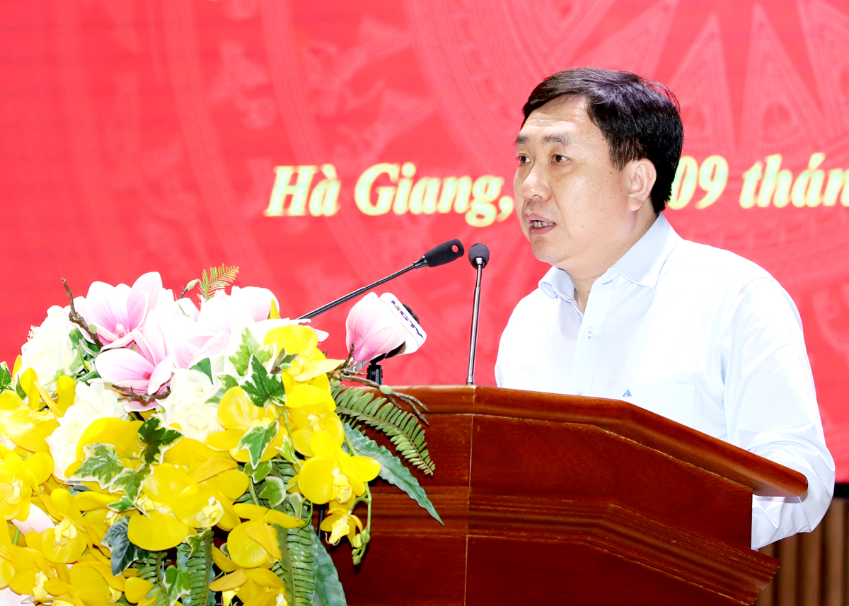 Quyền Bí thư Tỉnh ủy Nguyễn Mạnh Dũng phát biểu bế mạc hội nghị