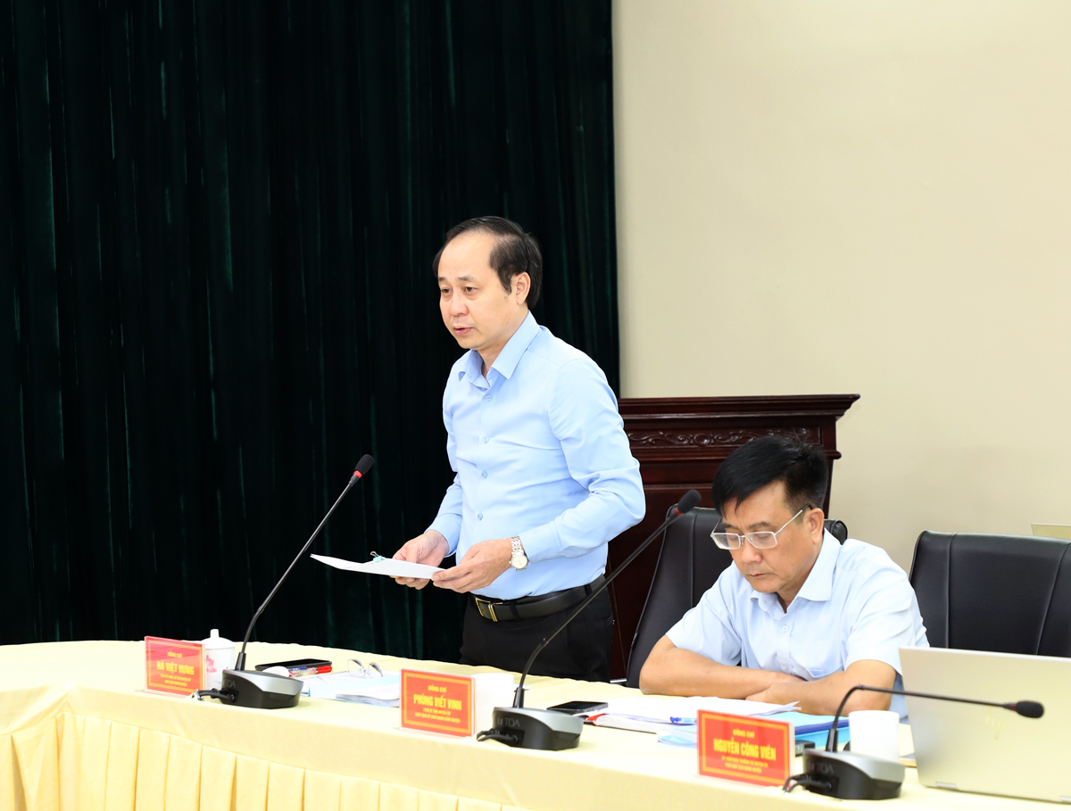 Bí thư Huyện ủy Bắc Quang, Hà Việt Hưng báo cáo kết quả tình hình thực hiện nhiệm vụ quý I.