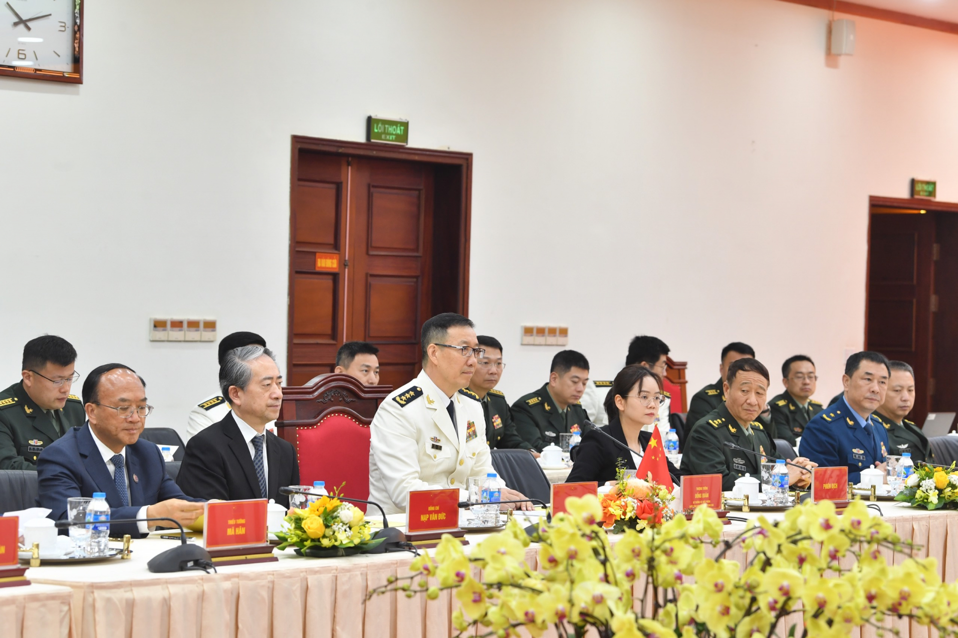 Thượng tướng Đổng Quân và Đoàn đại biểu cấp cao Bộ Quốc phòng Trung Quốc tại Hội đàm.