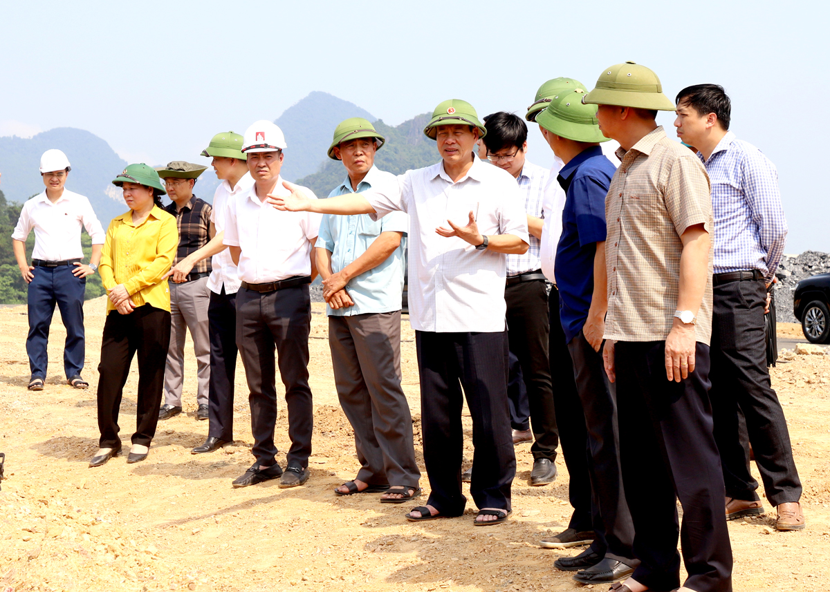 Chủ tịch UBND tỉnh Nguyễn Văn Sơn chỉ đạo đẩy nhanh tiến độ thi công các hạng mục Khu liên hợp Thể thao và văn hóa tỉnh.