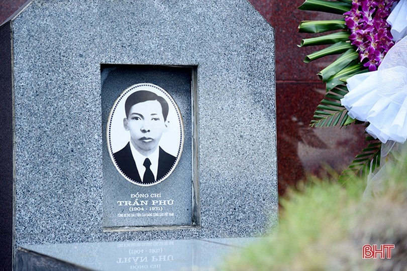 Mộ của đồng chí Trần Phú.