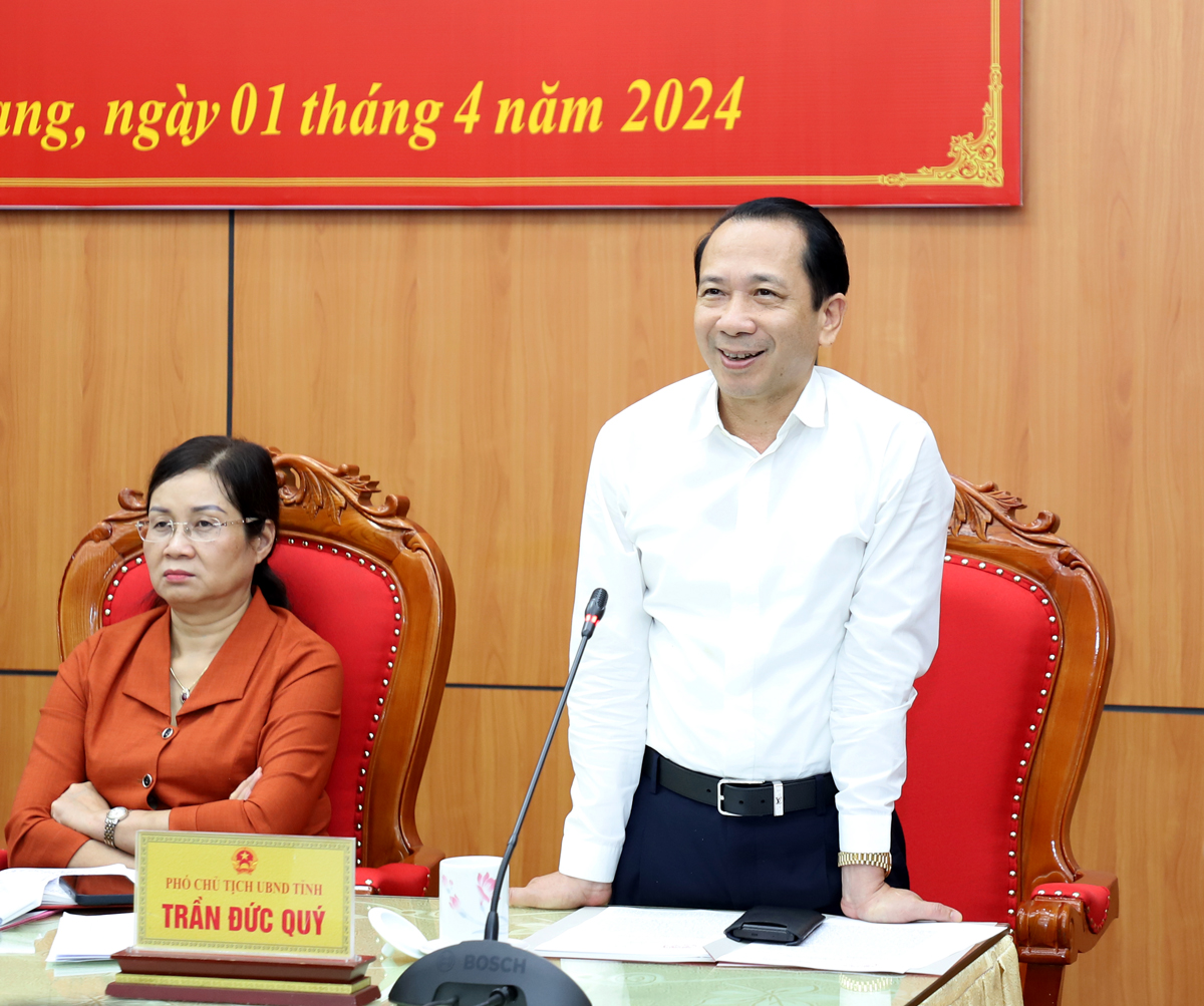 Phó Chủ tịch UBND tỉnh Trần Đức Quý đề nghị các địa phương có giải pháp giải quyết việc dạy thêm giờ cho giáo viên.