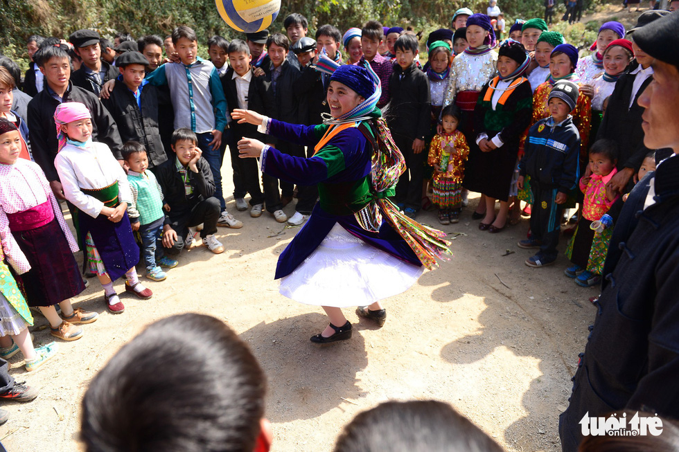 People gather around a dancing ethnic woman in Dong Van District, Ha Giang Province, Vietnam. Photo: Quang Dinh / Tuoi Tre
