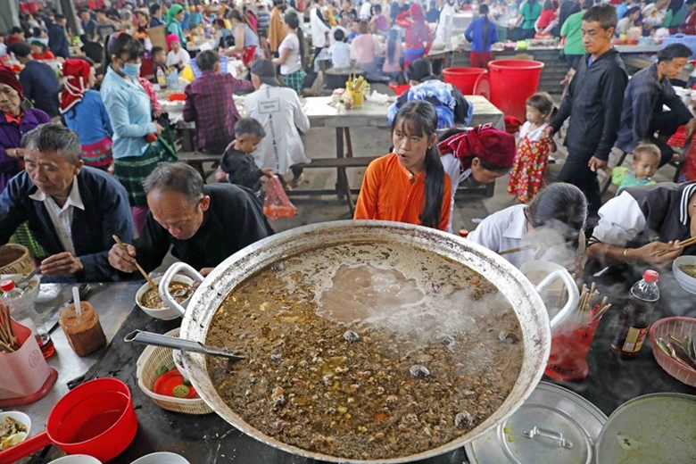 Thang Co, a traditional dish of the HMong, at Meo Vac market. 