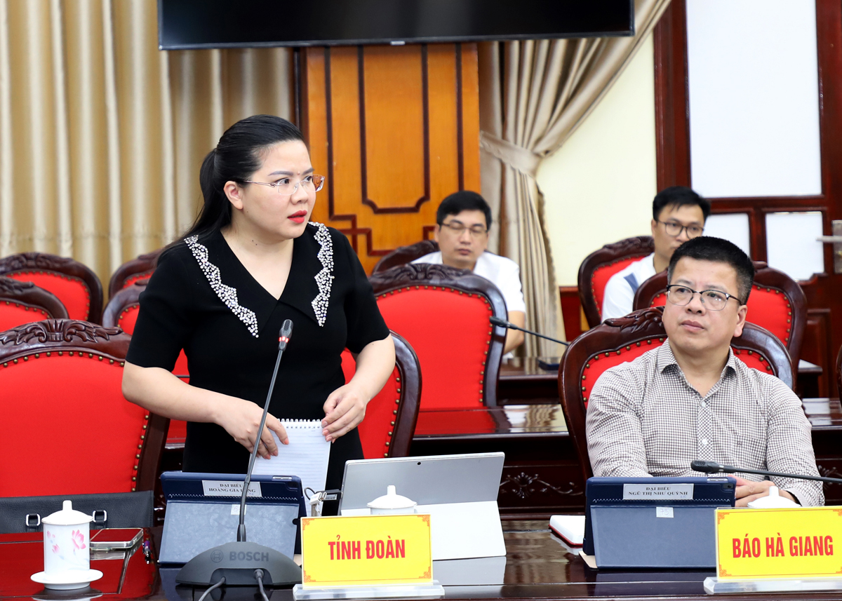 Bí thư Tỉnh đoàn Đỗ Thị Hương đề xuất giải pháp phát huy vai trò của thanh niên và Tổ công nghệ số cộng đồng.