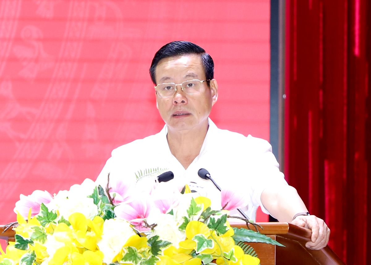 Phó Bí thư Tỉnh ủy, Chủ tịch UBND tỉnh Nguyễn Văn Sơn trình bày báo cáo kết quả thực hiện nhiệm vụ phát triển KT-XH quý I/2024.