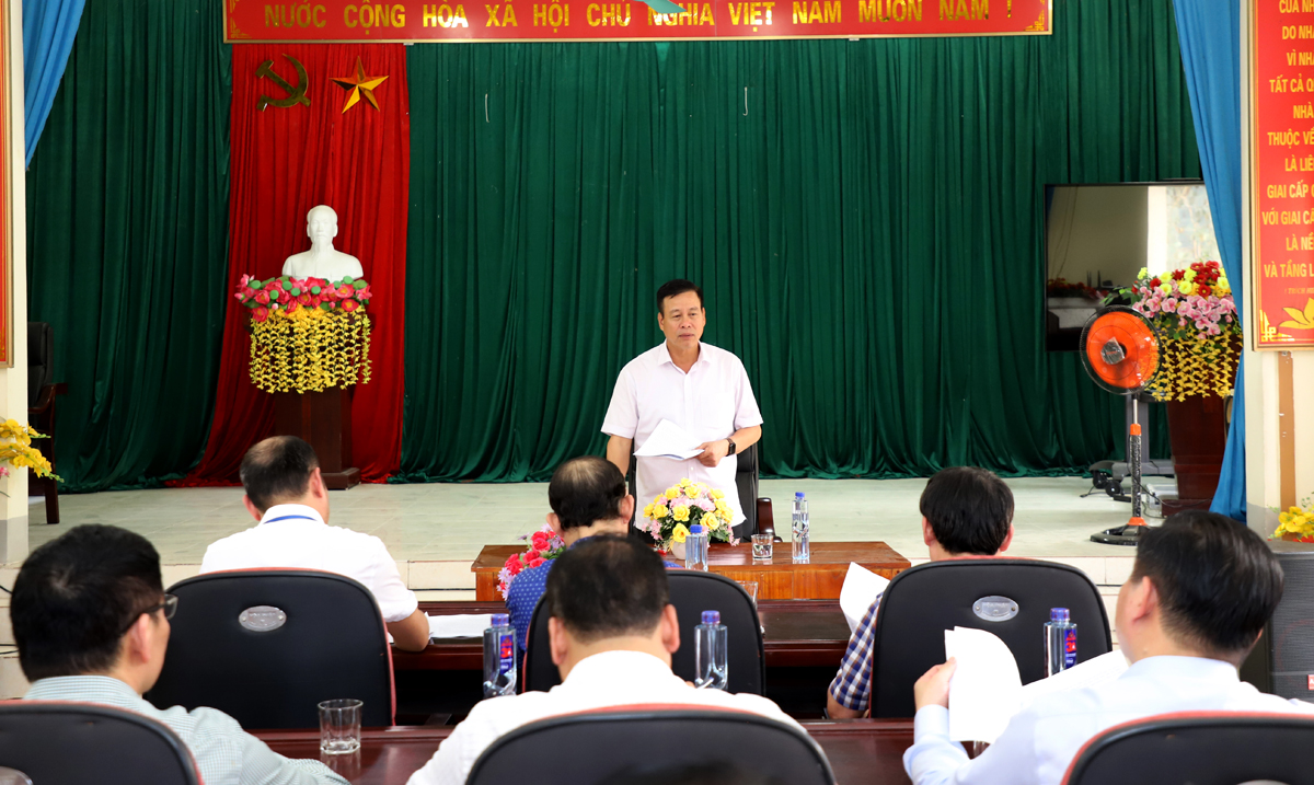 Chủ tịch UBND tỉnh Nguyễn Văn Sơn phát biểu tại buổi làm việc với xã Tiên Nguyên.