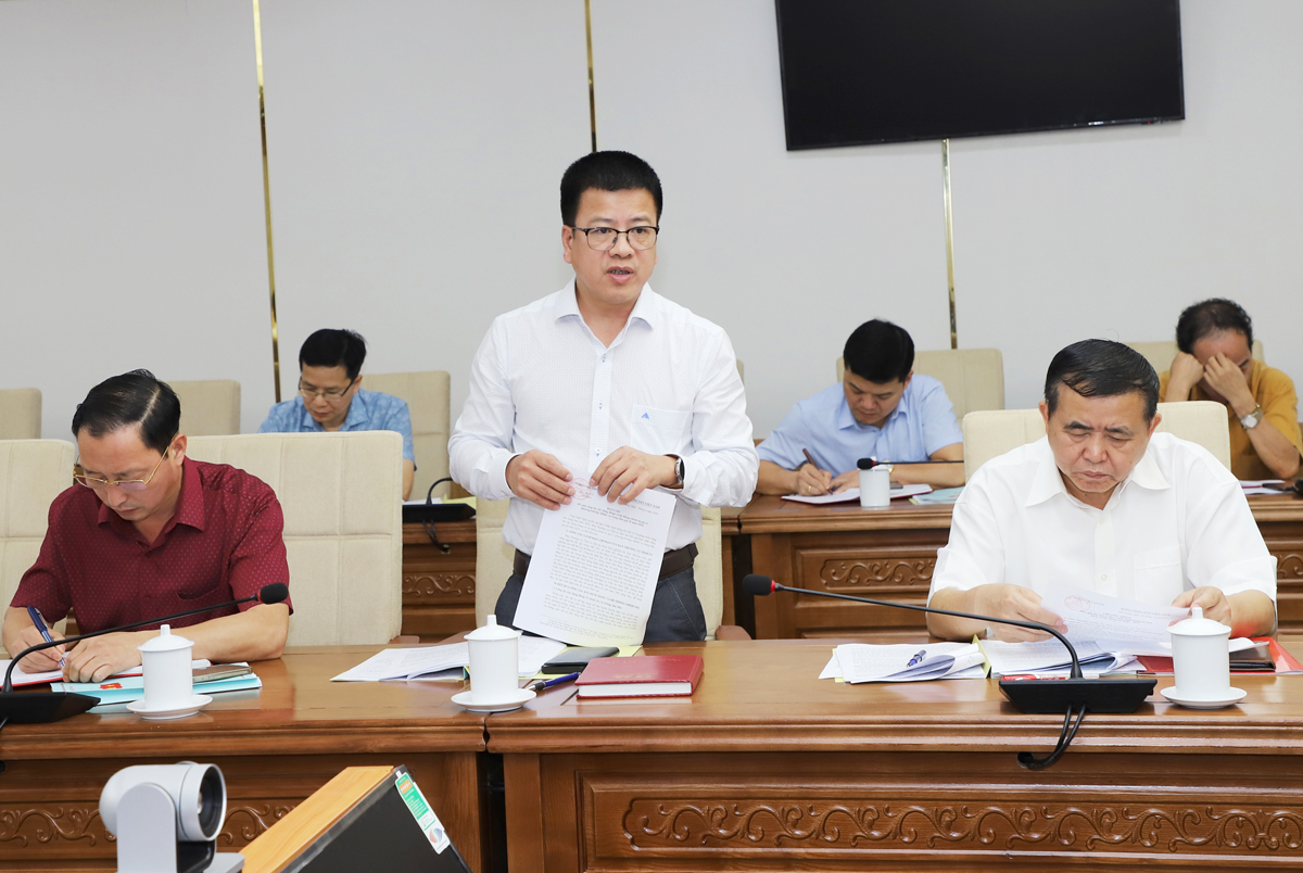 Tỉnh ủy viên, Tổng Biên tập Báo Hà Giang Nguyễn Trung Thu thảo luận tại tổ 3 về truyền thông chính sách.