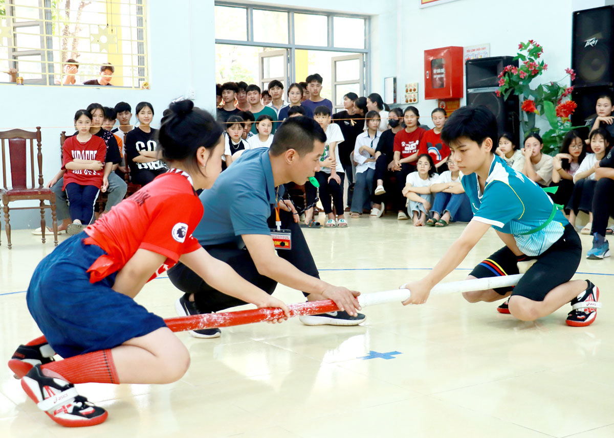 Vận động viên thi đấu môn đẩy gậy tại Hội khỏe Phù Đổng tỉnh Hà Giang lần thứ IX năm 2024.