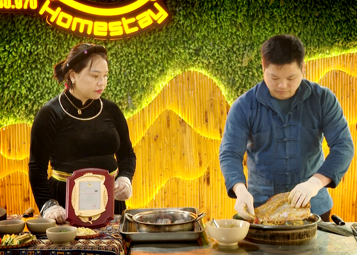 Nguyen Van Hanh, Owner of Haha Homestay, in Ha Thanh Village, Phuong Do Commune, Ha GiangCity, processes Bong fish.