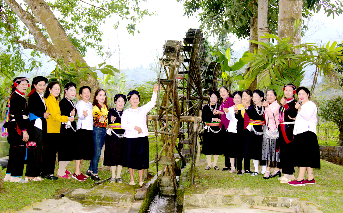Làng Văn hóa du lịch cộng đồng thôn Khun, xã Bằng Lang (Quang Bình) thu hút đông đảo du khách tham quan.   