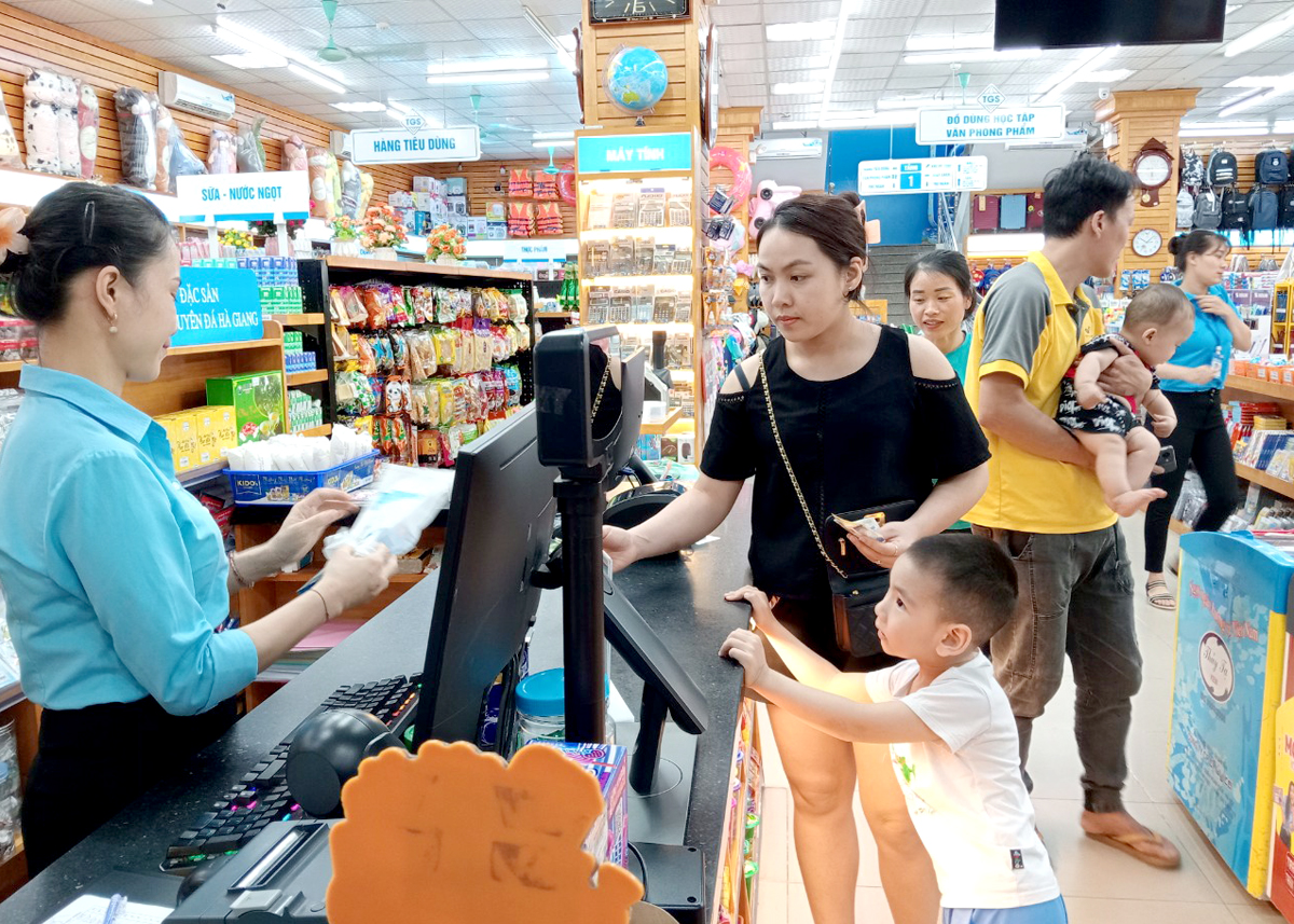Thế giới sách (thành phố Hà Giang) sử dụng hóa đơn điện tử khởi tạo từ máy tính tiền.