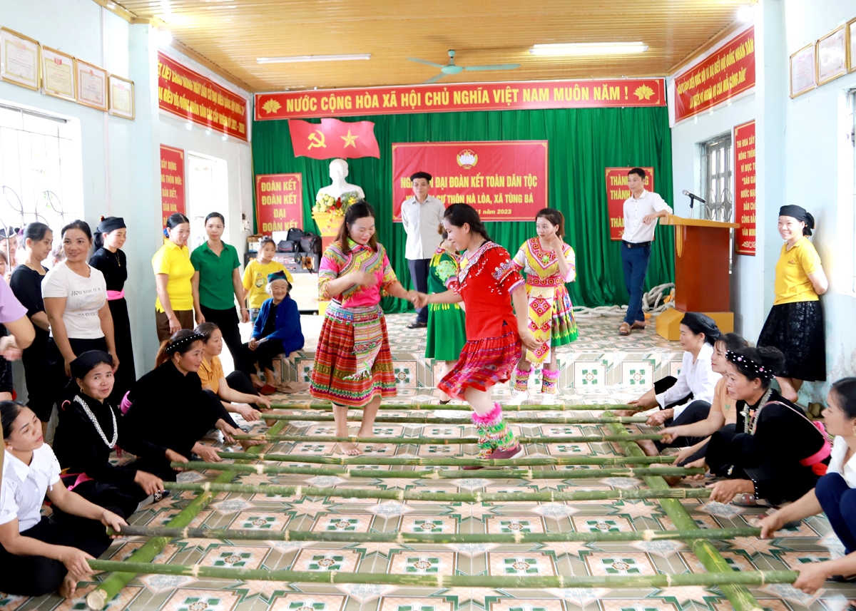 Hoạt động văn hóa, văn nghệ đã nâng cao đời sống tinh thần cho người dân thôn Nà Lòa, xã Tùng Bá (Vị Xuyên).
