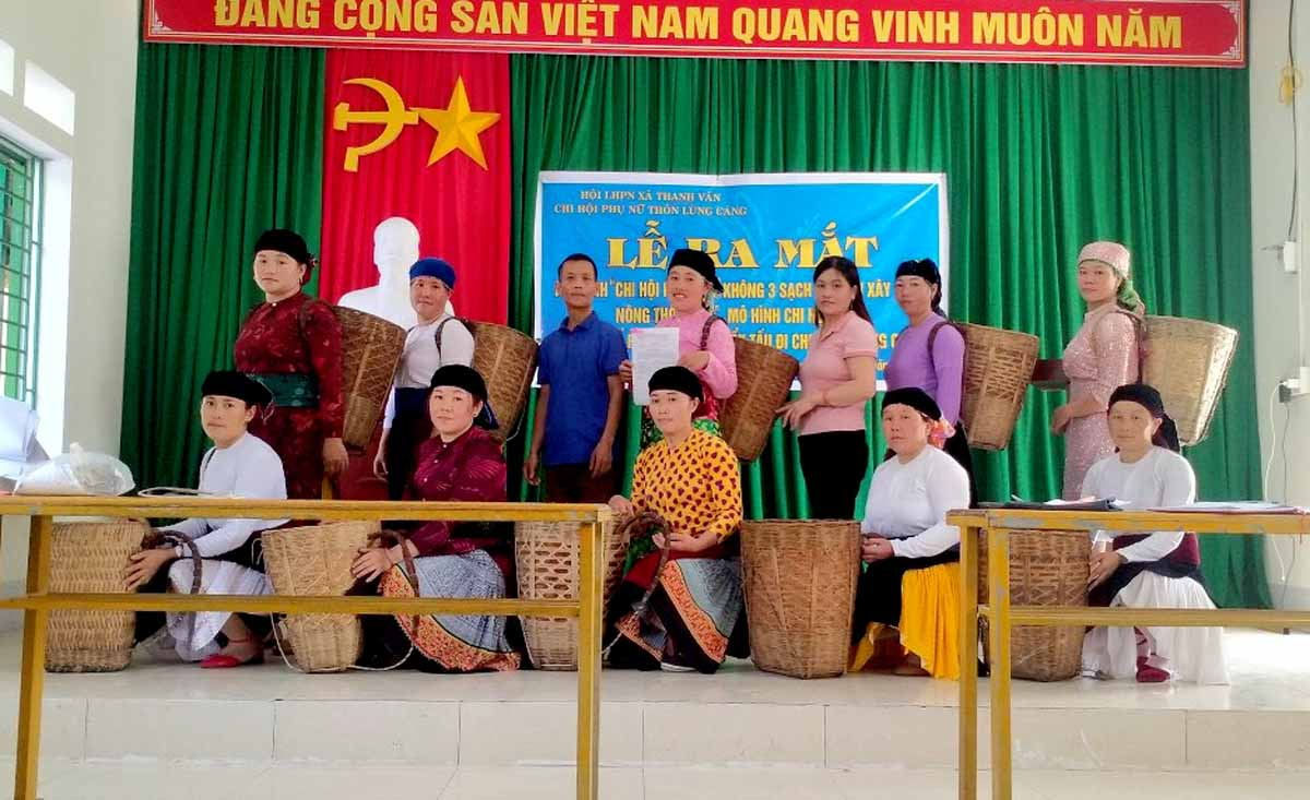 Phụ nữ thôn Lùng Cáng, xã Thanh Vân ra mắt mô hình Chi hội “5 không, 3 sạch” xây dựng Nông thôn mới.