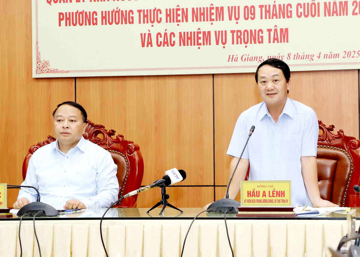 Bí thư Tỉnh ủy Hầu A Lềnh phát biểu chỉ đạo tại buổi làm việc.