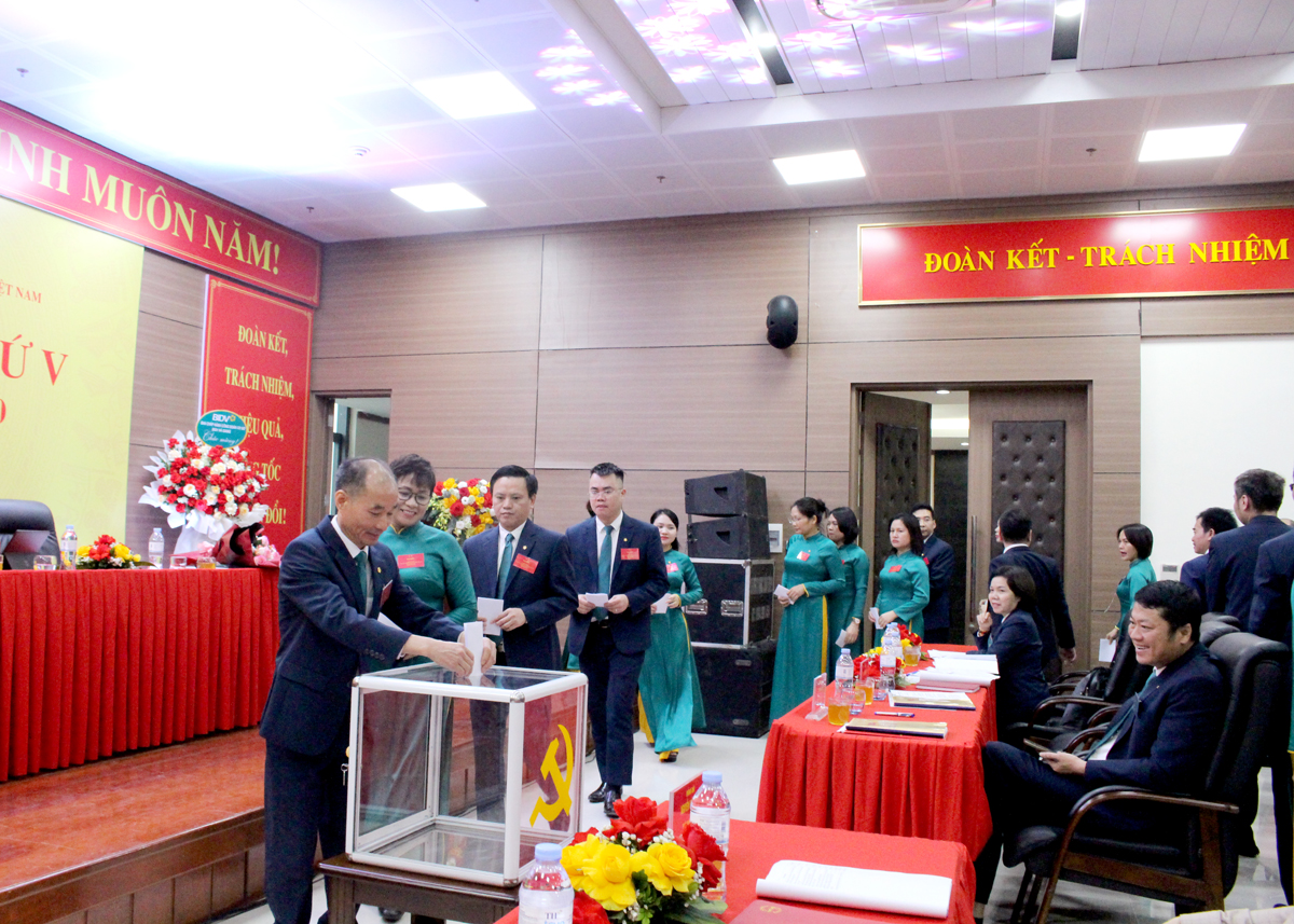 Đại hội bỏ phiếu bầu Ban Chấp hành Đảng bộ Ngân hàng BIDV Hà Giang khóa V, nhiệm kỳ 2025-2030.