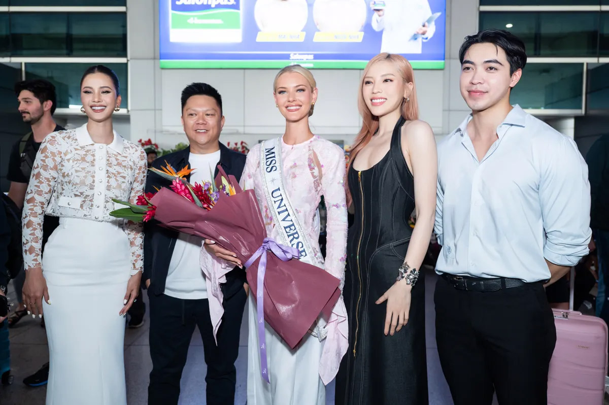 Hương Ly (bìa trái) trong vai trò Giám đốc quốc gia Miss Universe Vietnam 2025 trong sự kiện chào đón