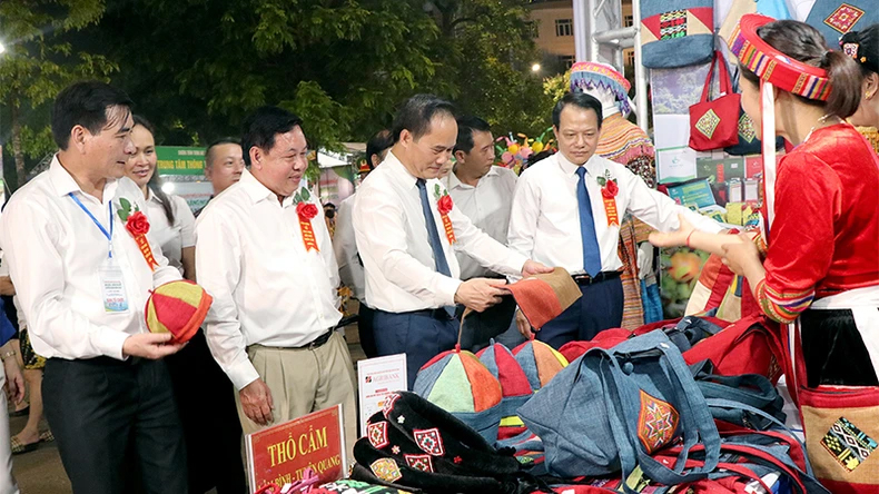 Trưng bày, giới thiệu sản phẩm du lịch, làng nghề Tuyên Quang năm 2025 sẽ có sự góp mặt của hơn 100 gian hàng của các tỉnh, thành phố trong cả nước.
