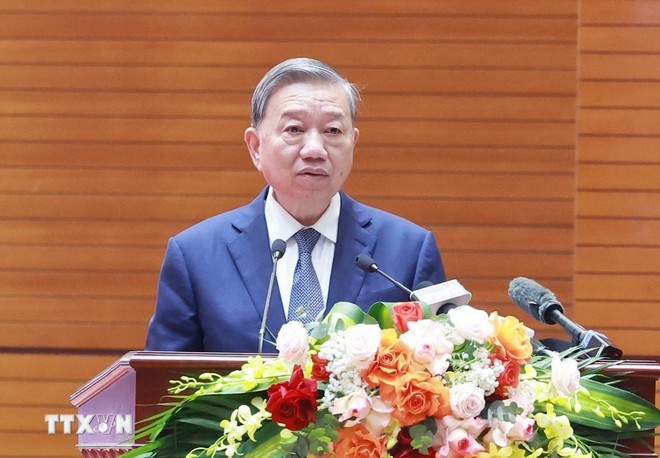 Party General Secretary To Lam addresses the meeting 