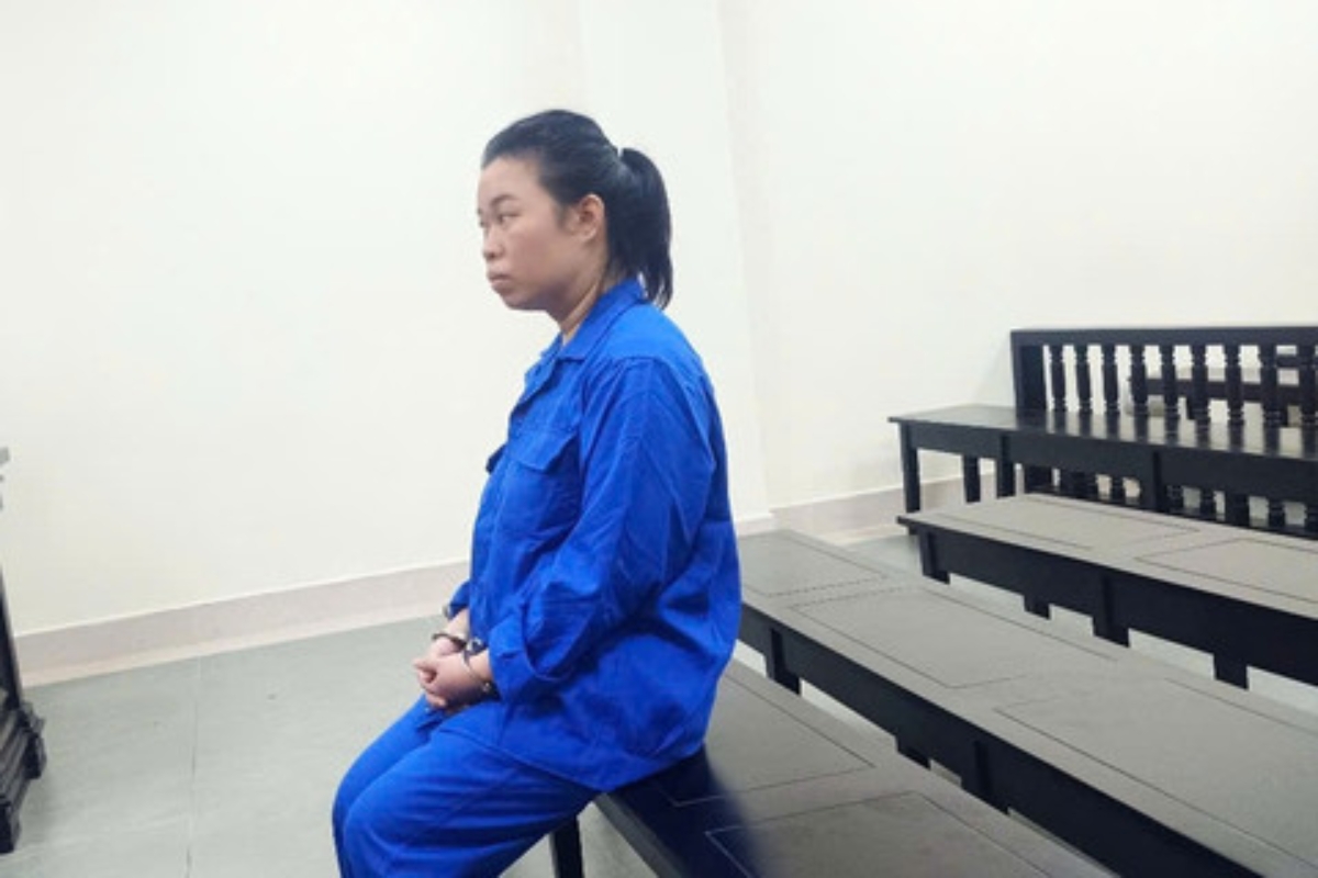 Hình ảnh bị cáo Nguyễn Thị Hồng Nhung tại tòa