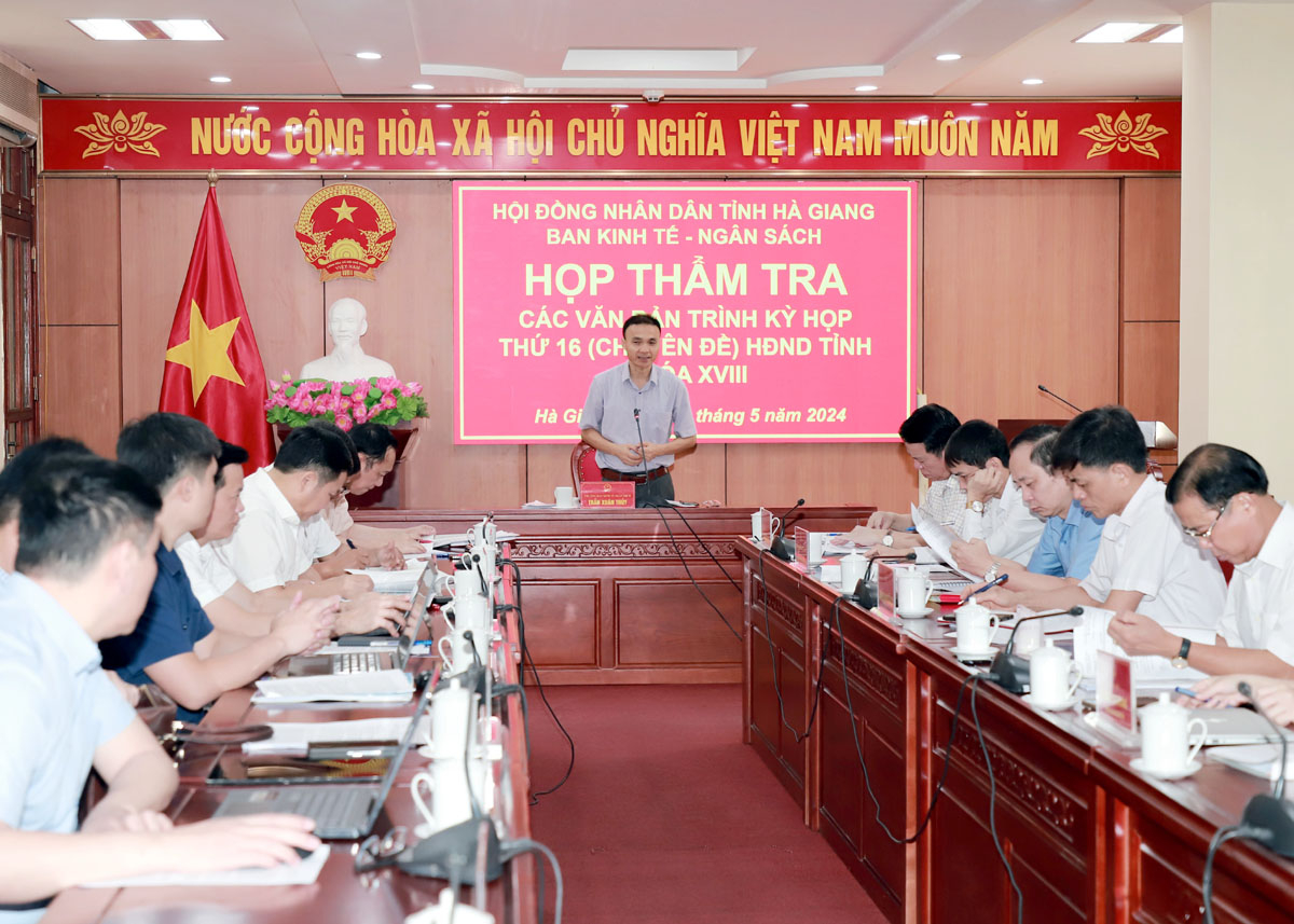 Toàn cảnh cuộc họp.