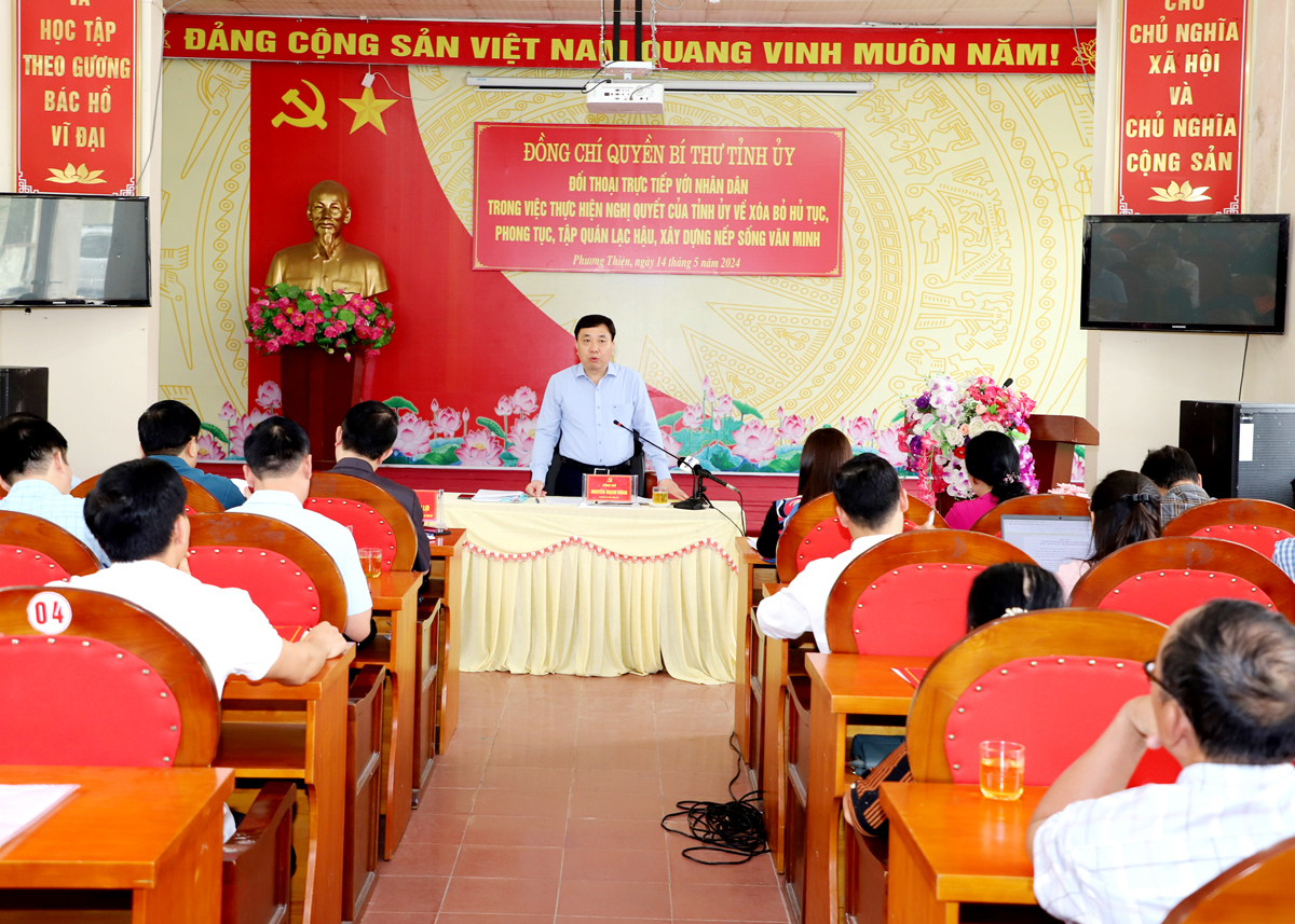 Quyền Bí thư Tỉnh ủy Nguyễn Mạnh Dũng phát biểu tại buổi đối thoại