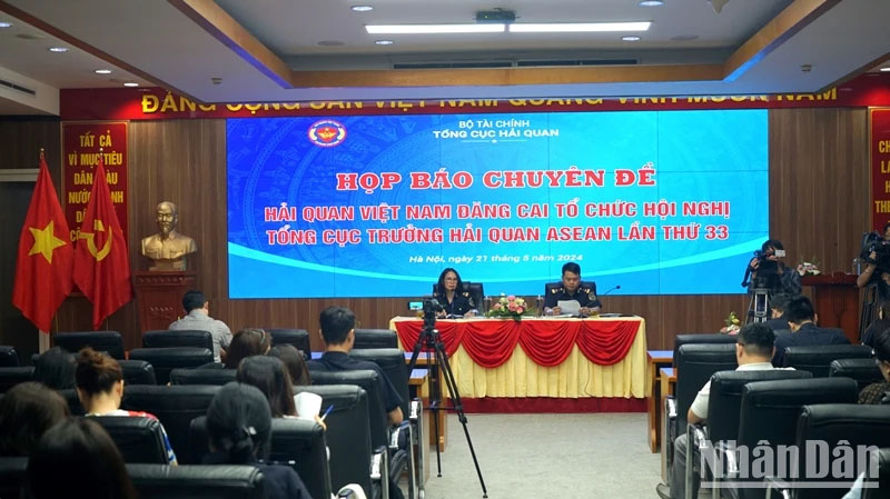 Quang cảnh họp báo về Hội nghị Tổng cục trưởng Hải quan ASEAN lần thứ 33 do Việt Nam đăng cai tổ chức.