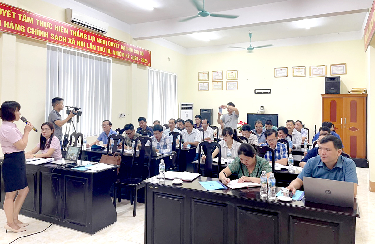 Tổ chức tập huấn cán bộ kiêm nghiệm thực hiện tín dụng chính sách cho thành viên Ban đại diện HĐQT Ngân hàng CSXH huyện Hoàng Su Phì. Ảnh: CTV