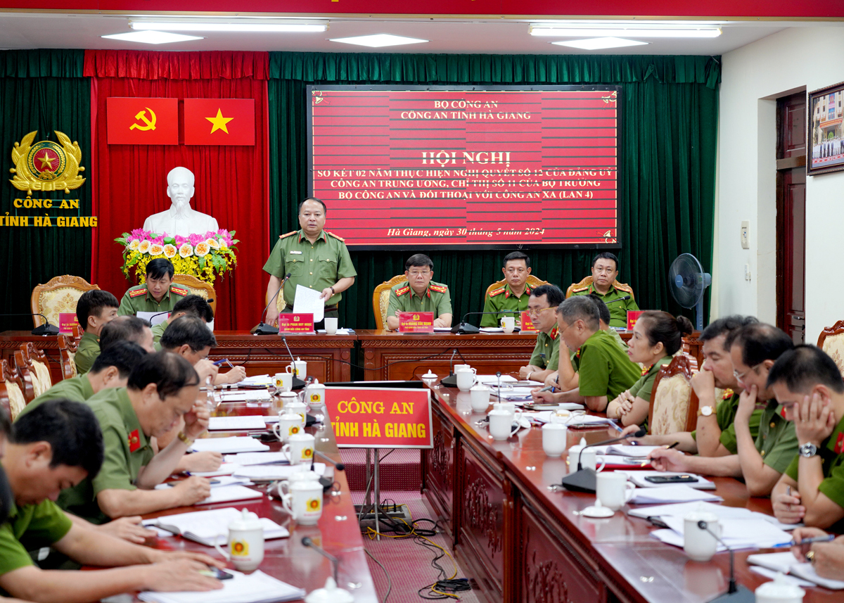 Đại tá Phan Huy Ngọc, Giám đốc Công an tỉnh phát biểu chỉ đạo tại hội nghị.