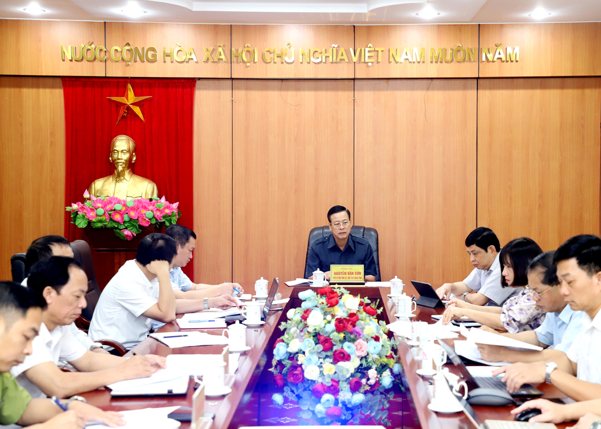 Chủ tịch UBND tỉnh Nguyễn Văn Sơn chủ trì buổi làm việc.