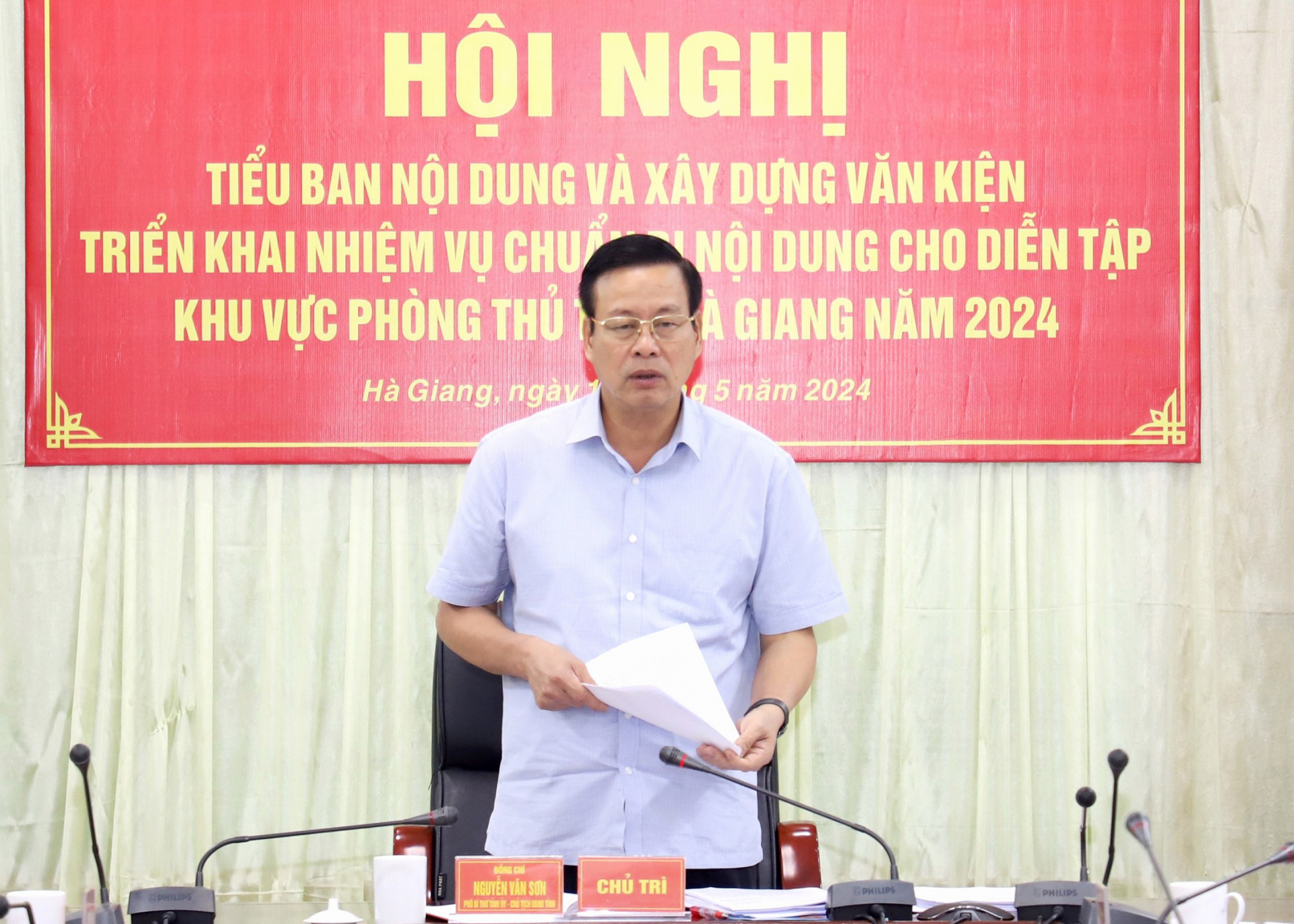 Phó Bí thư Tỉnh ủy, Chủ tịch UBND tỉnh Nguyễn Văn Sơn phát biểu tại cuộc họp.