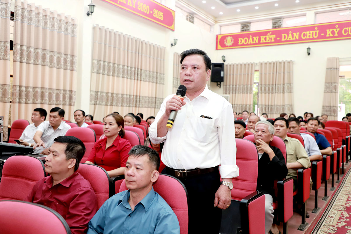 Cử tri huyện Bắc Mê Nguyễn Ngọc Liên kiến nghị với Đoàn ĐBQH tỉnh về xây dựng kè sông Gâm tránh sạt lở, gây nguy hiểm cho người dân sinh sống 2 bên bờ sông Gâm.