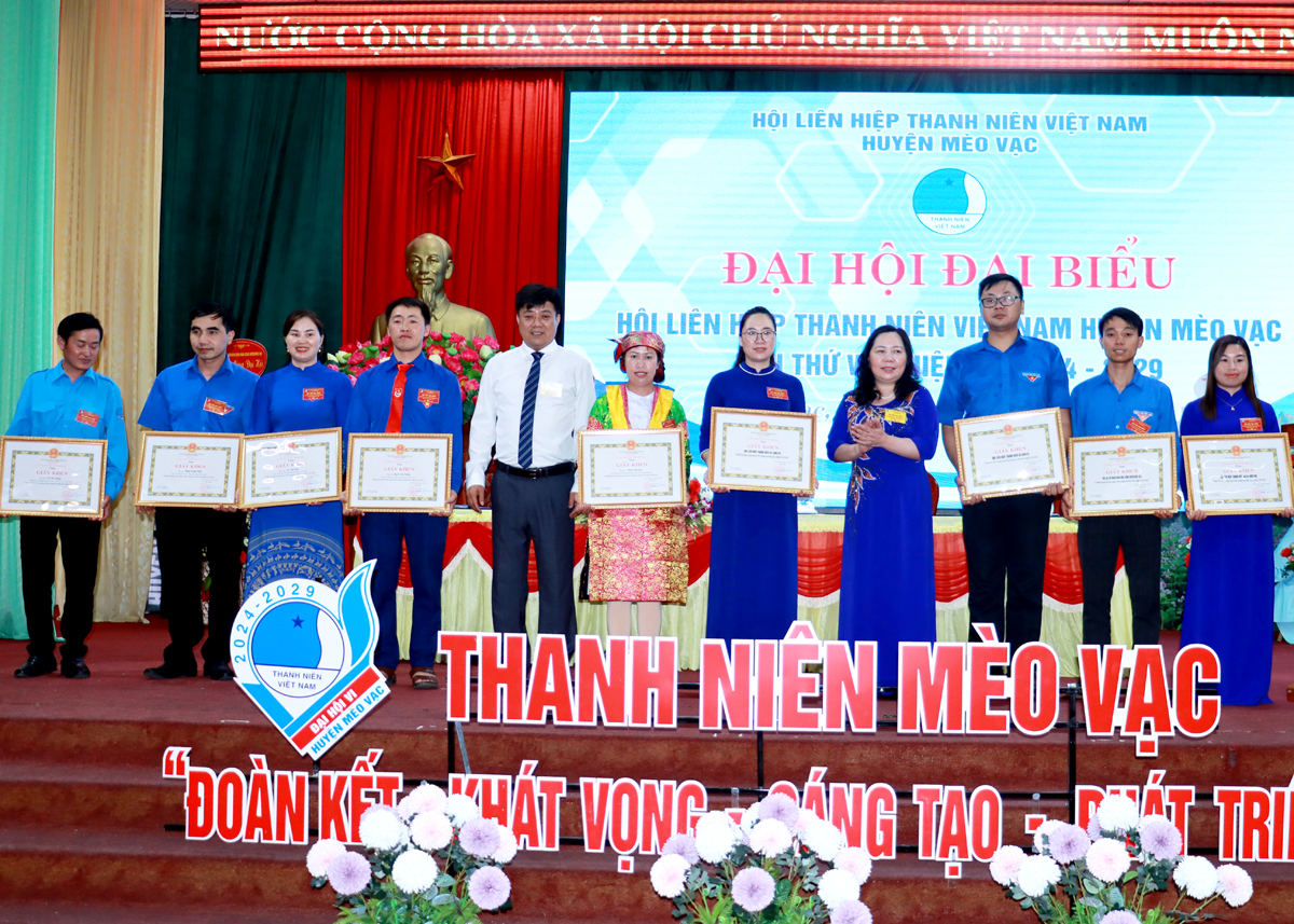 Nhiều tập thể, cá nhân có thành tích xuất sắc trong công tác Hội và phong trào thanh niên nhiệm kỳ 2019 – 2024 đã được nhận Giấy khen của Chủ tịch UBND huyện Mèo Vạc.