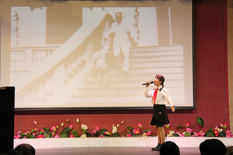 Giọng hát vô cùng xúc động của Cháu Minh Ngọc trong hát bài Ai yêu Bác Hồ Chí Minh. 