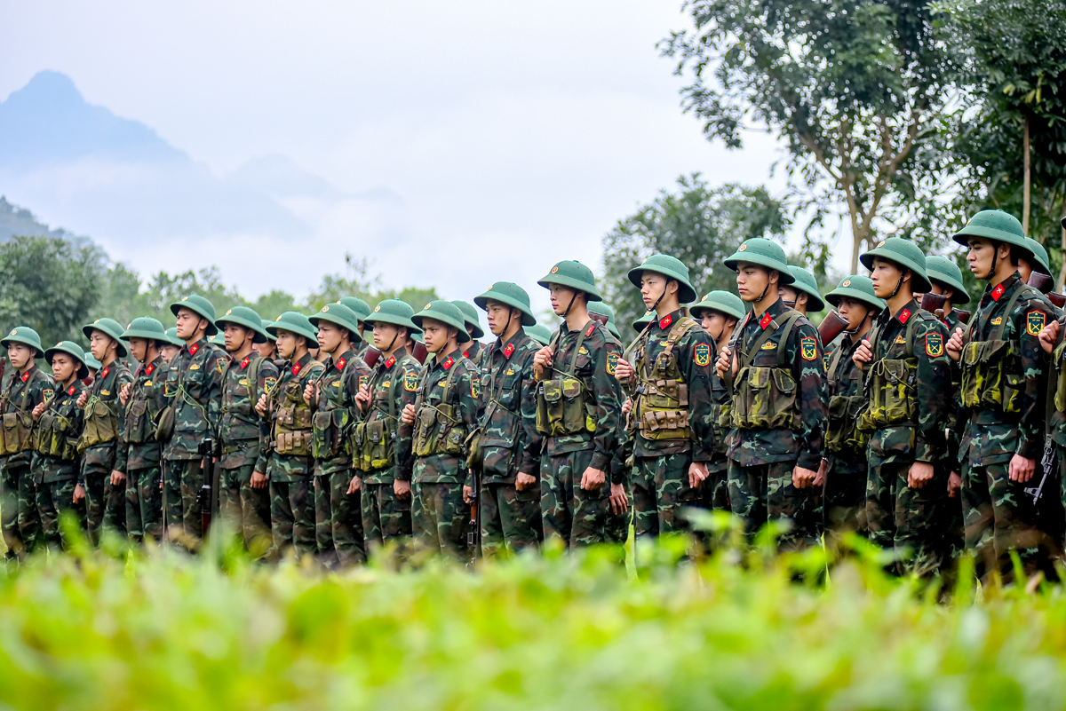 Trước khi được phân về các đơn vị, các tân binh phải trải qua 3 tháng huấn luyện chiến sỹ mới, học tập về chính trị, quân sự, rèn luyện về thể lực, tính kỷ luật. Đây là thời gian quan trọng để tân binh rèn luyện bản lĩnh, đủ kiến thức để có thể tác chiến độc lập khi được yêu cầu.