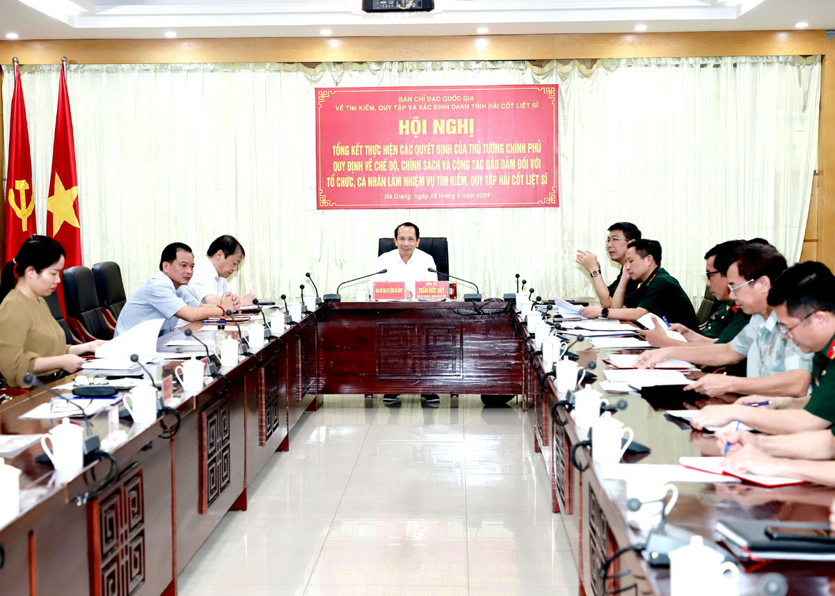 Phó Chủ tịch UBND tỉnh Trần Đức Quý chủ trì hội nghị tại điểm cầu tỉnh Hà Giang.