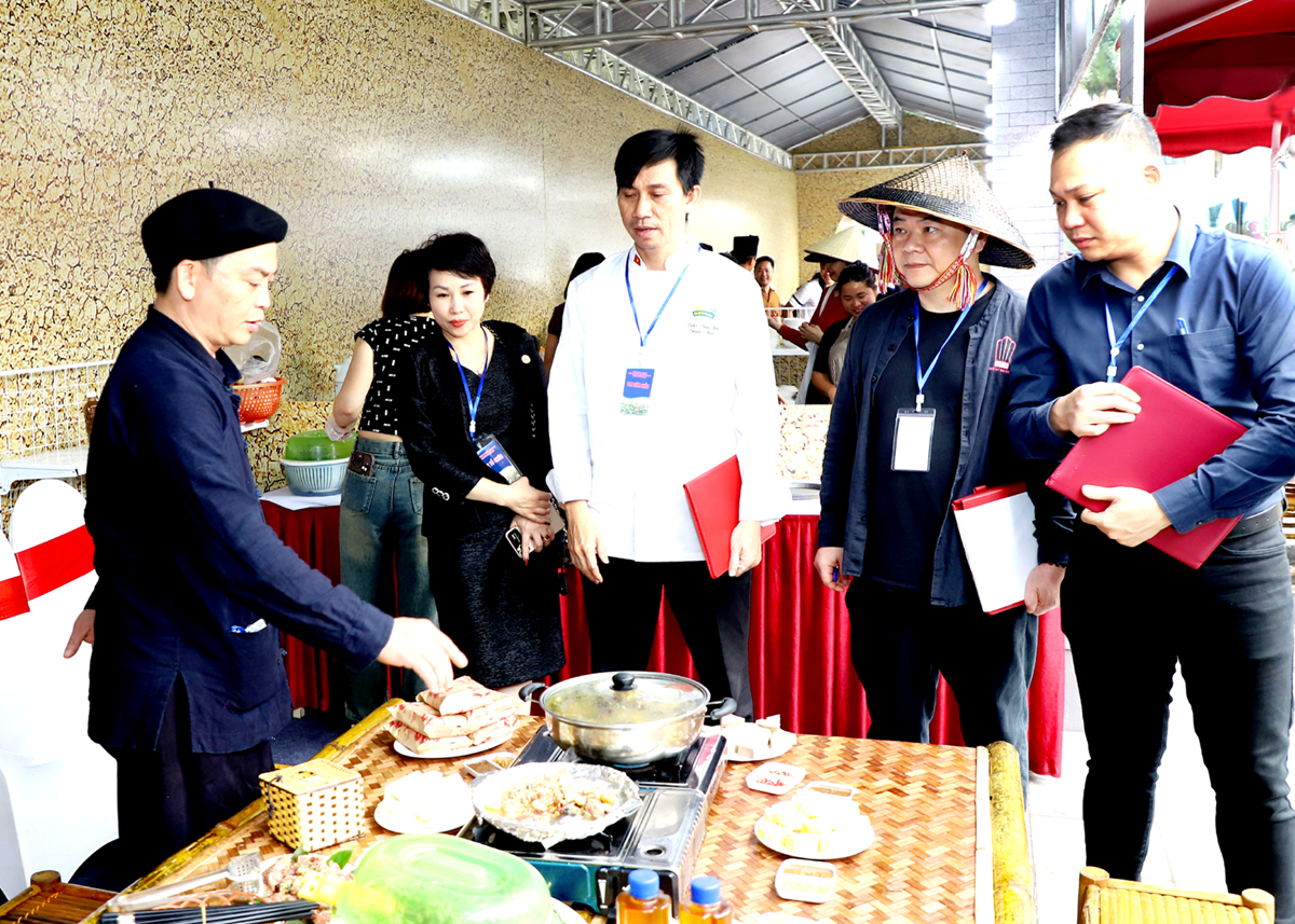 Qua truyền thông số giúp ẩm thực Hà Giang lan tỏa tới du khách thập phương.