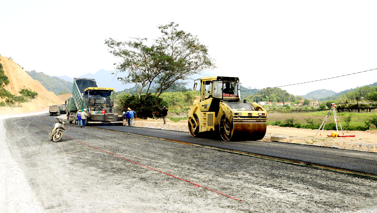 Tuyến đường vào Dự án Khu liên hợp Thể thao và Văn hóa tỉnh đang được hoàn thiện.
