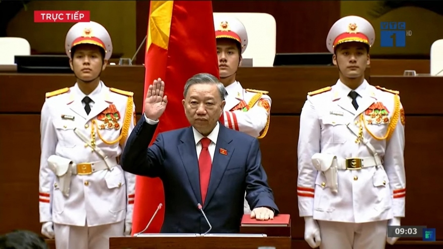 General To Lam takes the oath of office in Hanoi on May 22
