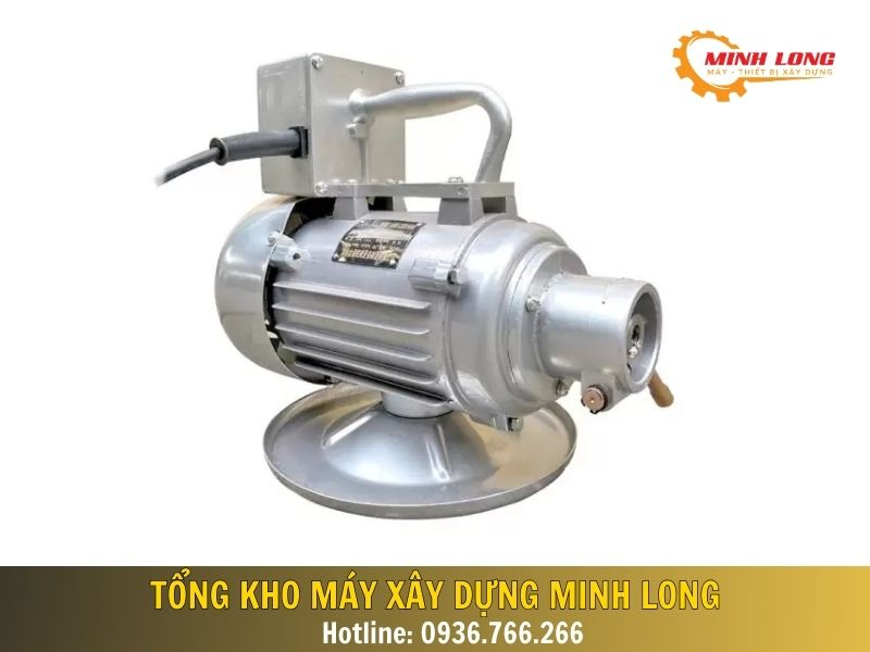 Tổng kho xây dựng Minh Long cung cấp các dòng máy đầm dùi chính hãng, giá tốt