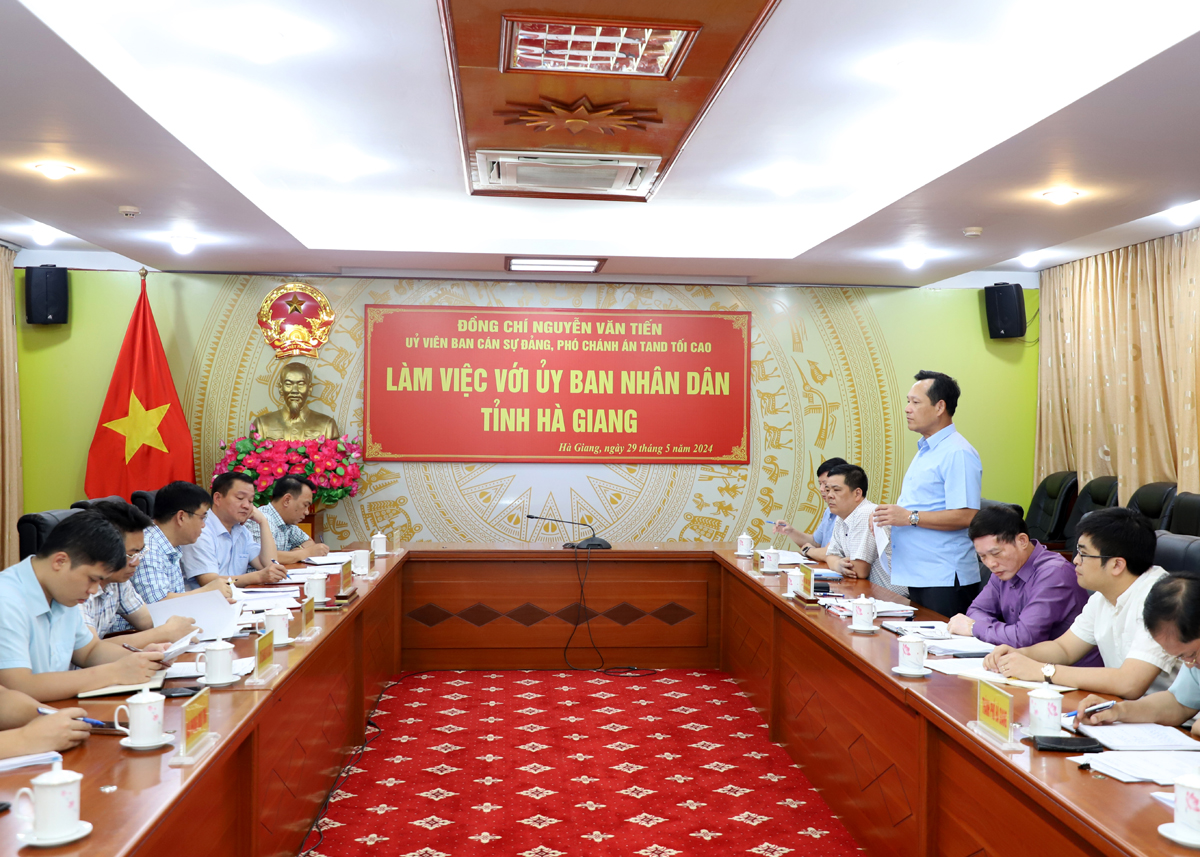 Quang cảnh buổi làm việc.