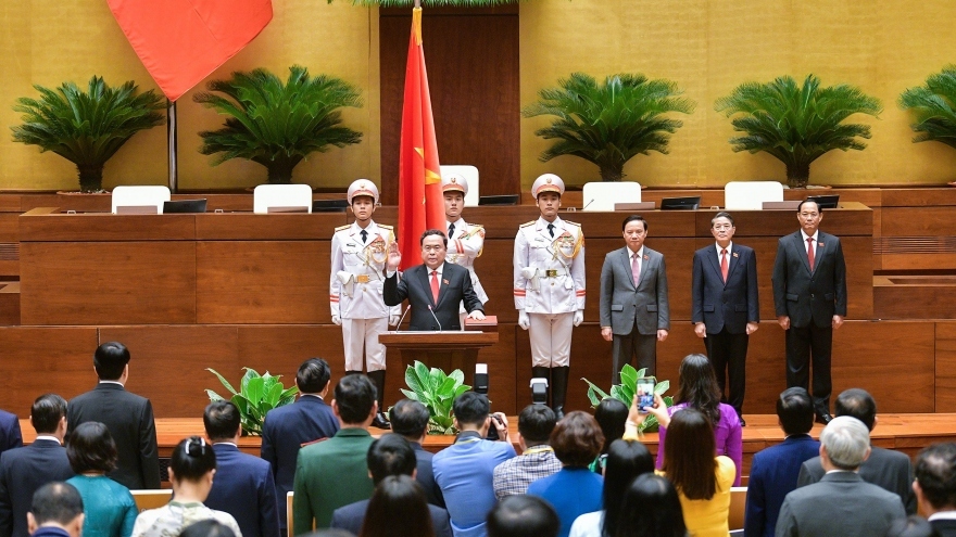 Newly elected National Assembly Chairman Tran Thanh Man takes the oath of office at the swearing-in ceremony in Hanoi on May 20
