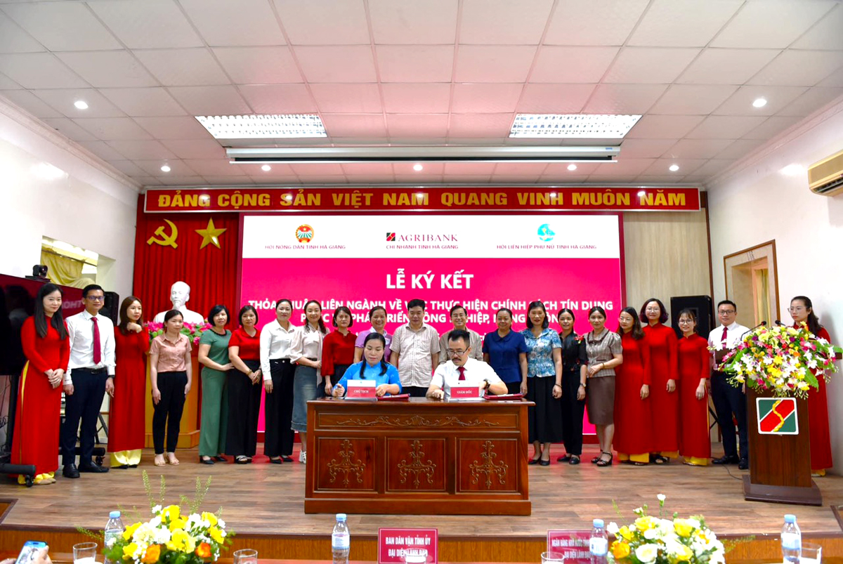 Lãnh đạo Agribank chi nhánh Hà Giang ký kết thỏa thuận liên ngành cùng Hội LHPN tỉnh