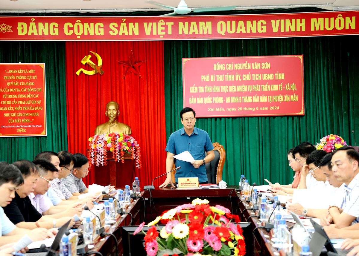 Toàn cảnh buổi làm việc.