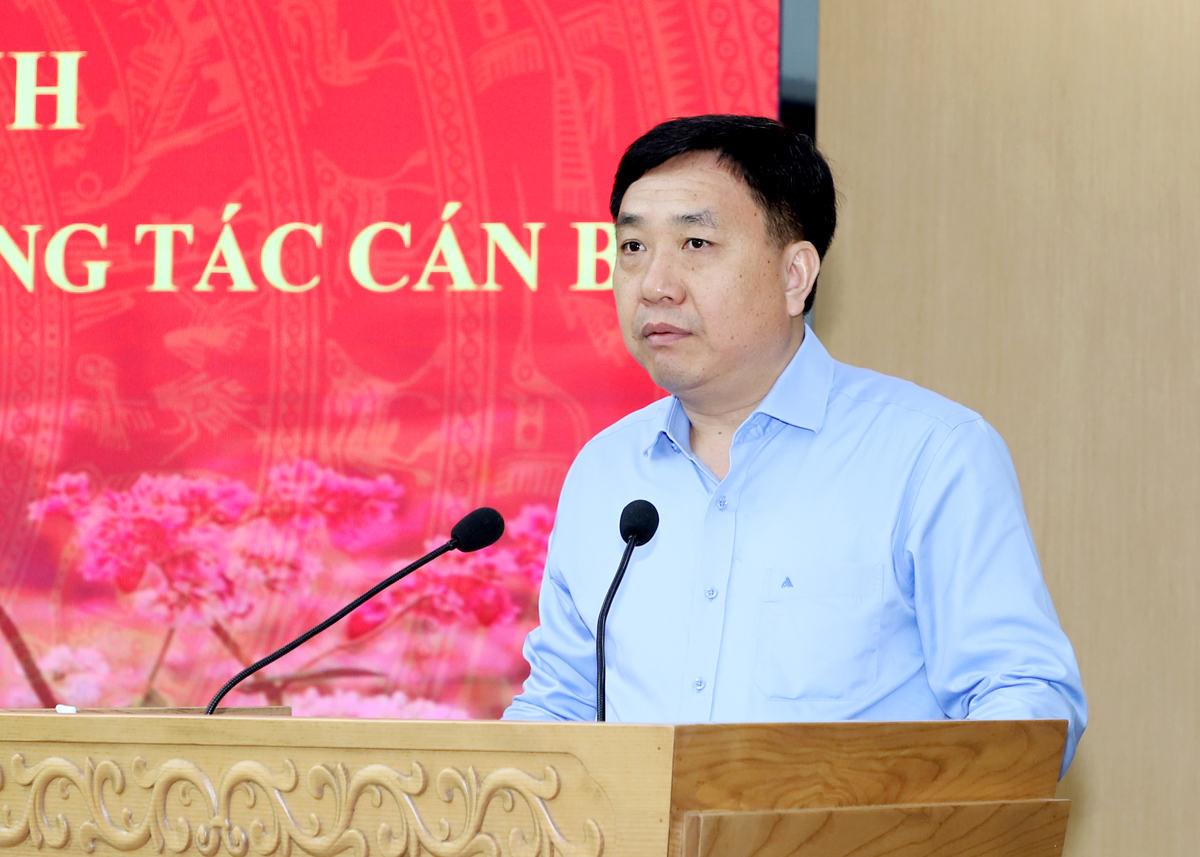 Quyền Bí thư Tỉnh ủy Nguyễn Mạnh Dũng phát biểu giao nhiệm vụ cho đồng chí Hoàng Hải Lý.