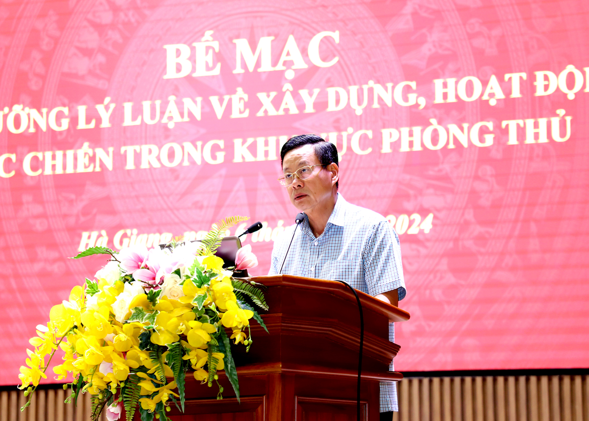 Phó Bí thư Tỉnh ủy, Chủ tịch UBND tỉnh Nguyễn Văn Sơn phát biểu bế mạc.
