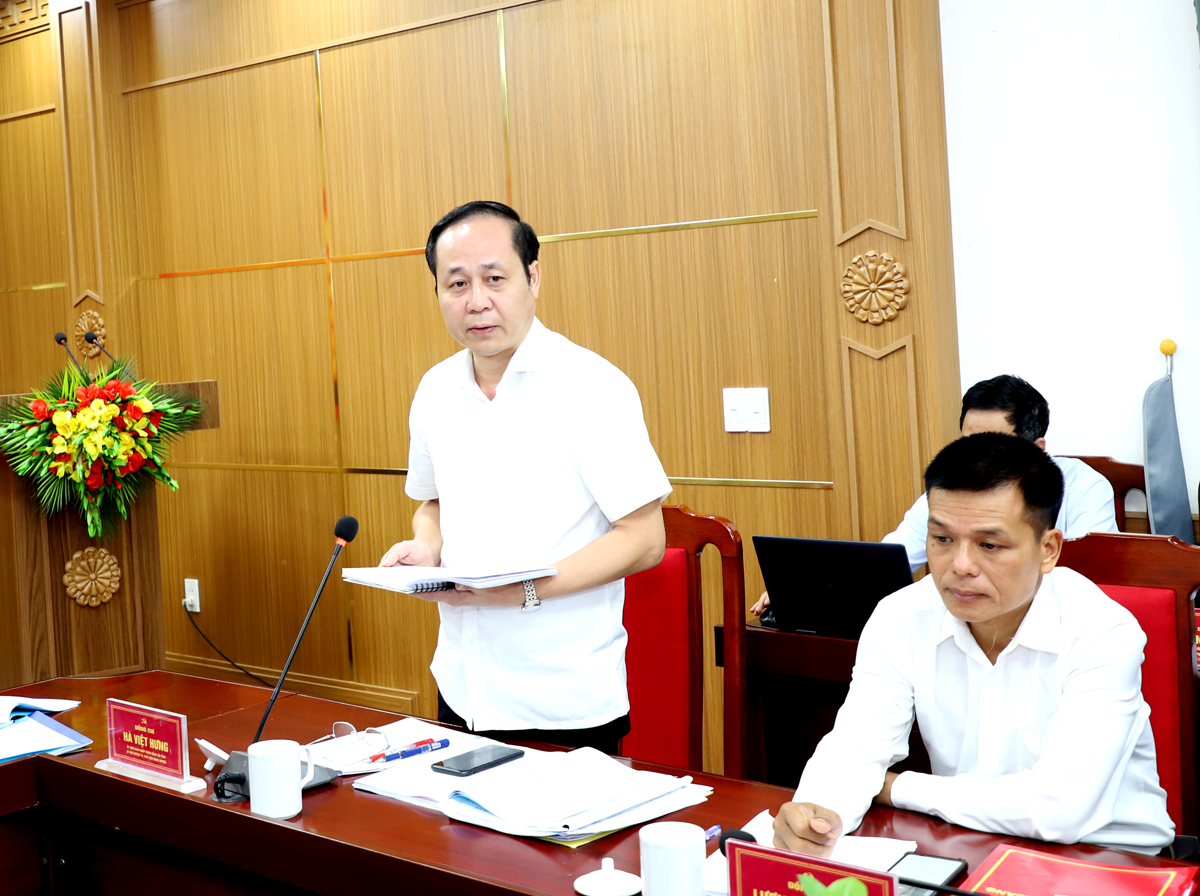 Bí thư Huyện ủy Bắc Quang, Hà Việt Hưng phát biểu tại buổi làm việc.