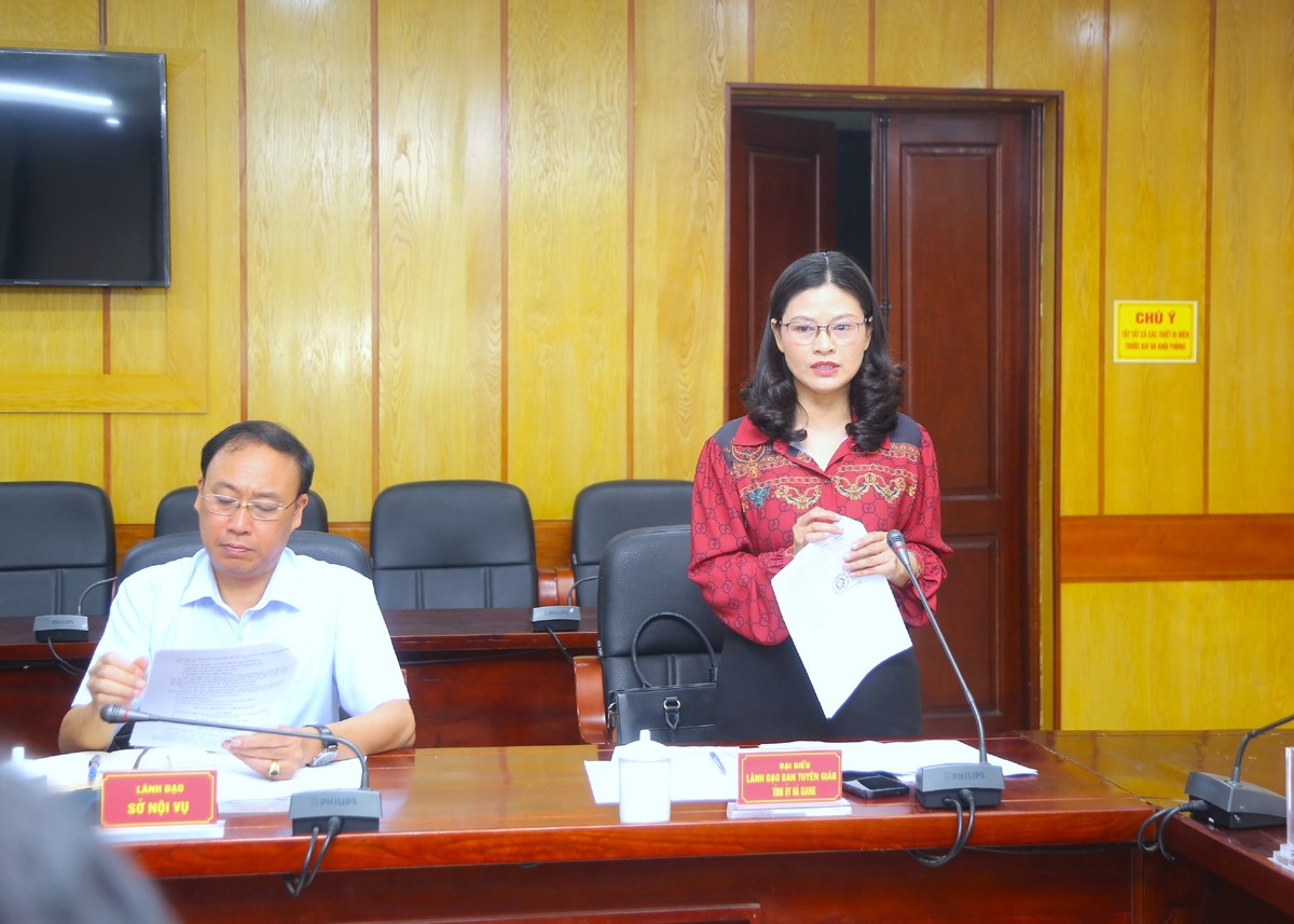 Trưởng Ban Tuyên giáo Tỉnh ủy Vương Ngọc Hà góp ý kiến về công tác tuyên truyền Đại hội trong thời gian tới