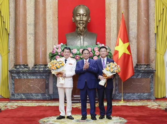 Thủ tướng Phạm Minh Chính chúc mừng Phó Thủ tướng Lê Thành Long và Bộ trưởng Công an Lương Tam Quang