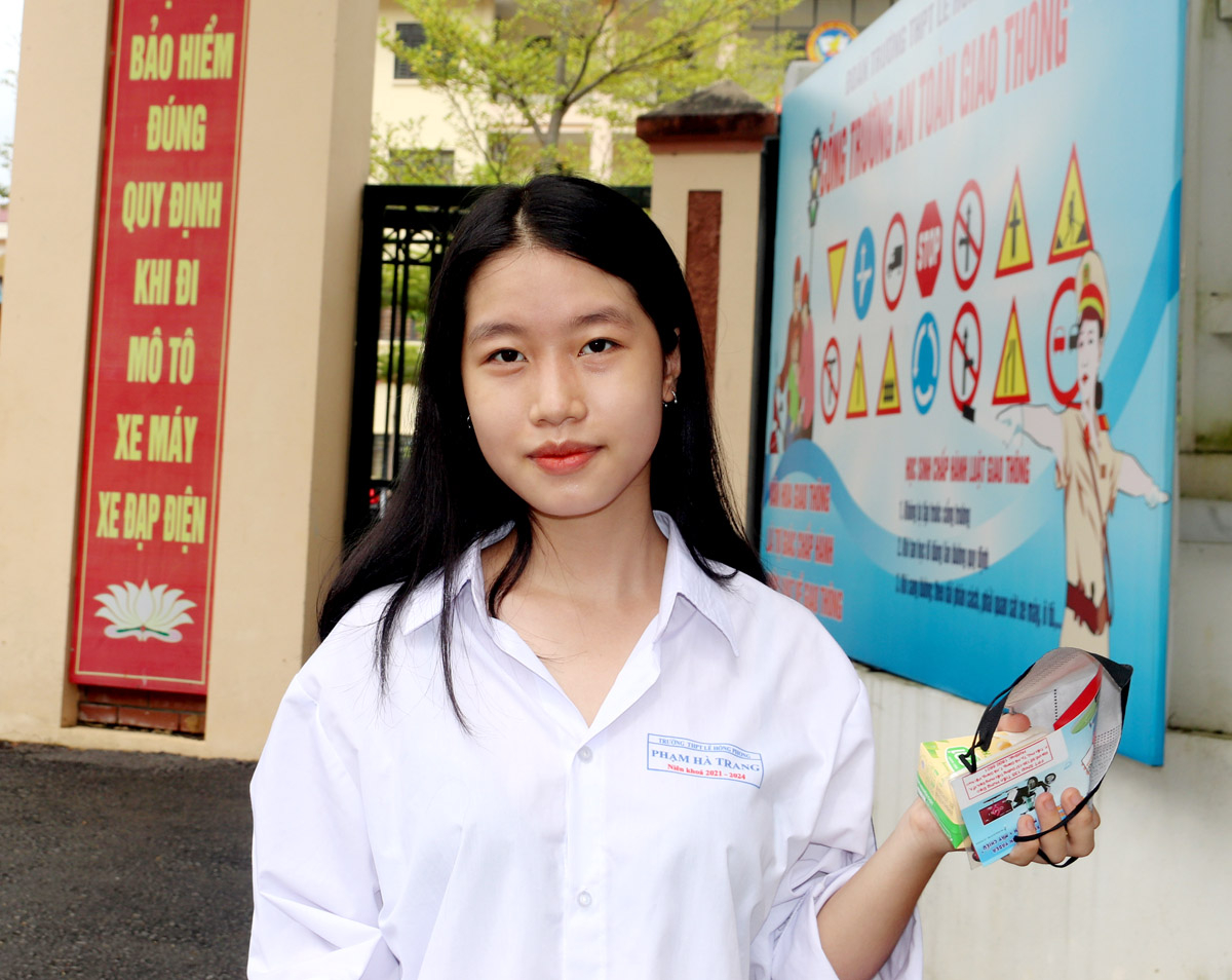 Nguyễn Diệu Tú, lớp 12C1, Trường THPT Lê Hồng Phong bày tỏ quan điểm về tôn trọng cá tính.